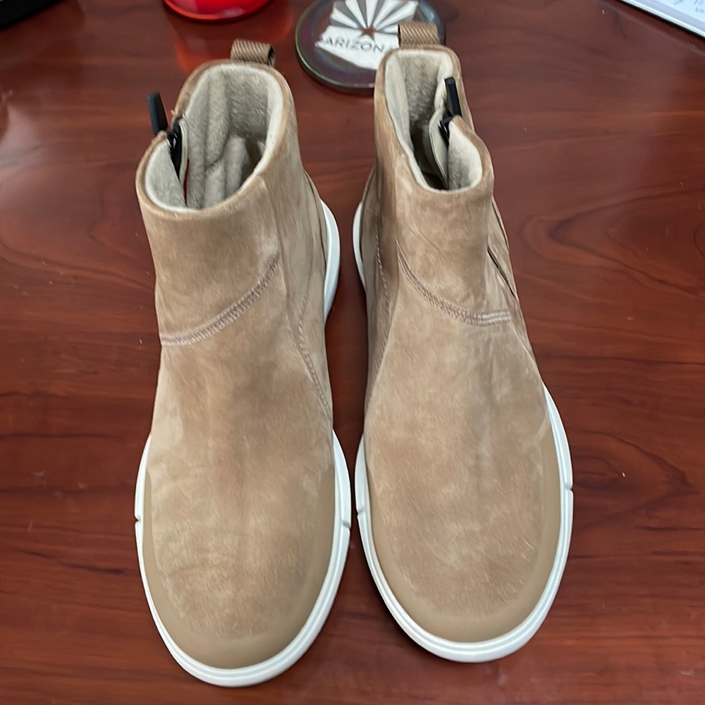 Sorel explorer II bootie fawn size 9